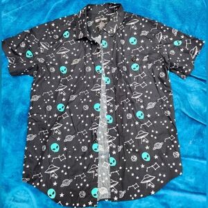 alien/space Hot Topic button up shirt in black